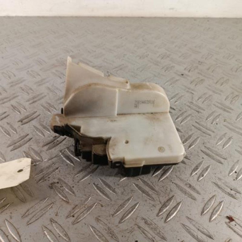 Serrure arriere droit VOLKSWAGEN GOLF 3
