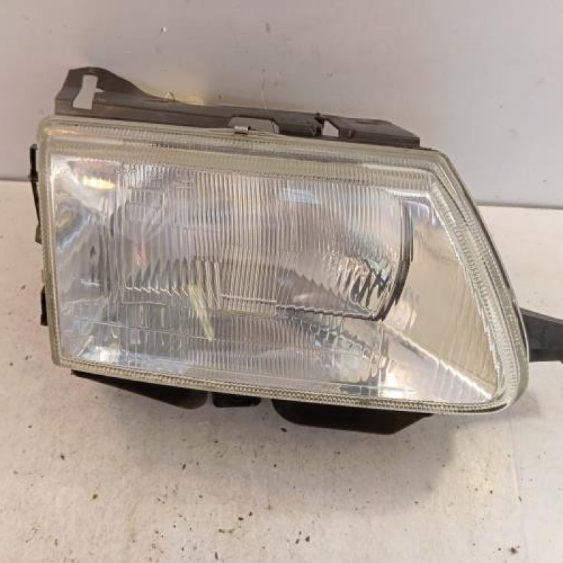 Optique avant principal gauche (feux)(phare) CITROEN SAXO
