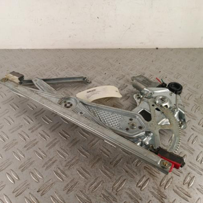 Leve vitre electrique avant droit TOYOTA YARIS 1