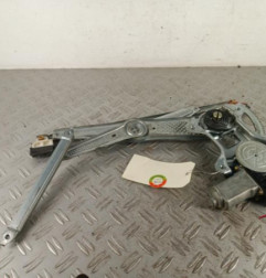 Leve vitre electrique avant droit TOYOTA YARIS 1
