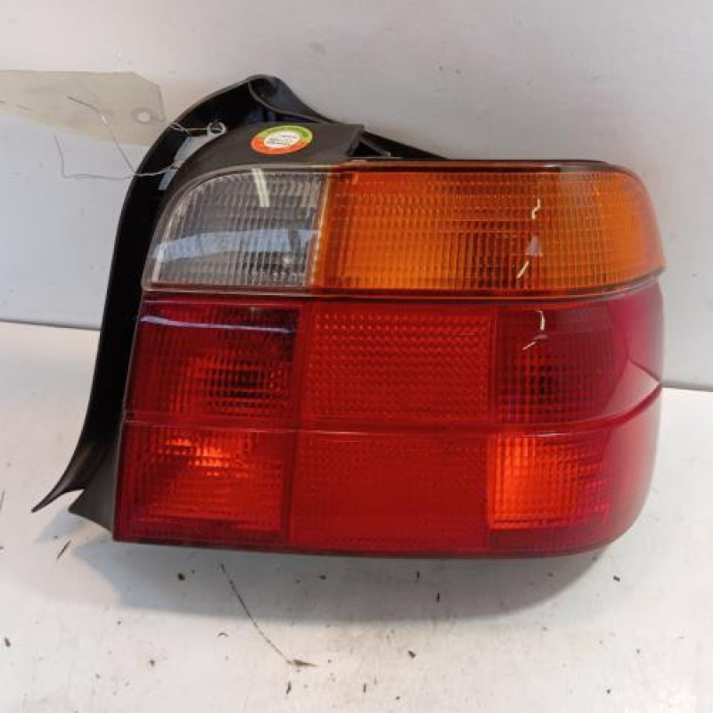 Feu arriere principal droit (feux) BMW SERIE 3 E36 Feu arriere principal droit (feux) BMW SERIE 3 E36