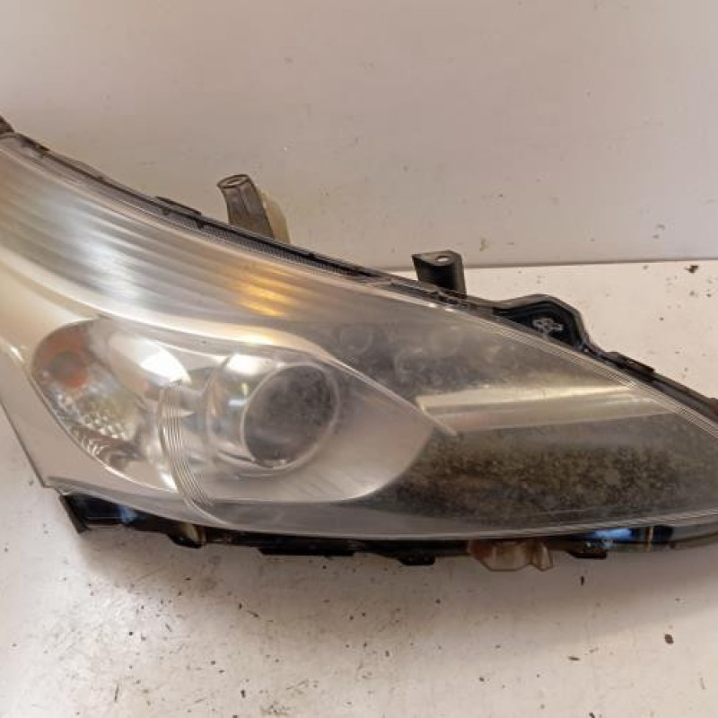 Optique avant principal droit (feux)(phare) TOYOTA VERSO