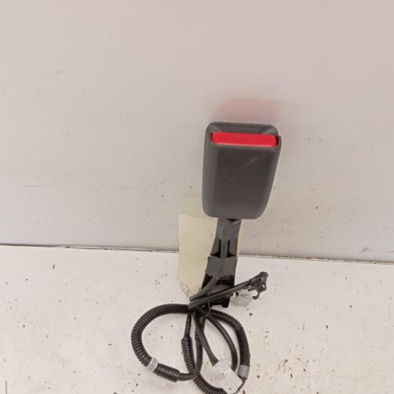 Attache ceinture avant droit TOYOTA VERSO