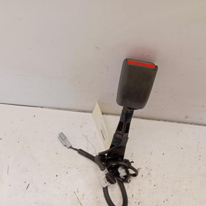 Attache ceinture avant gauche TOYOTA VERSO