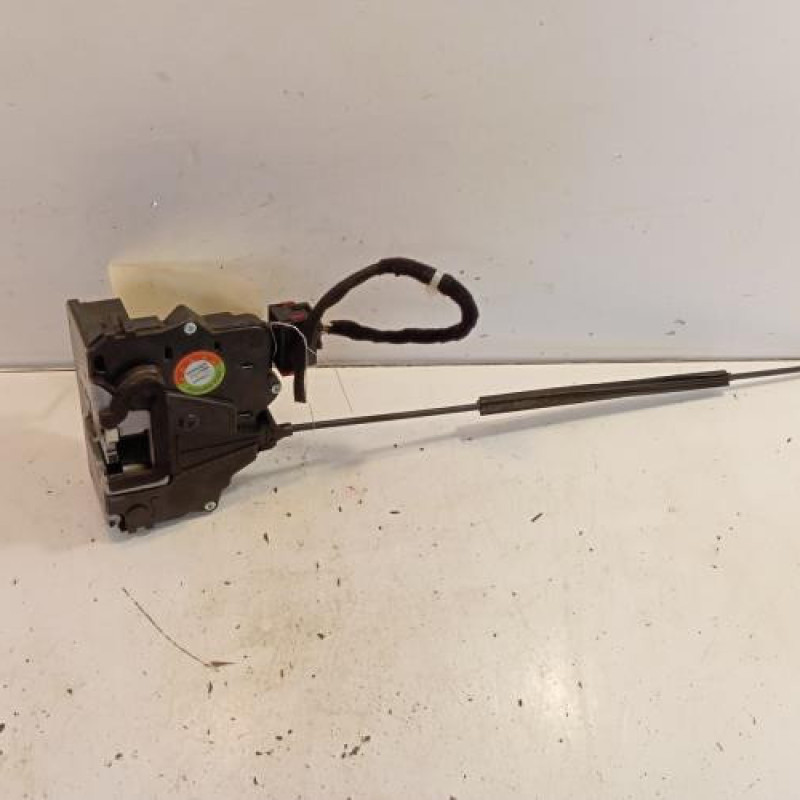 Serrure avant gauche FIAT PUNTO 3 Serrure avant gauche FIAT PUNTO 3