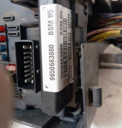 Boitier servitude moteur (BSM) PEUGEOT 807 Photo n°3