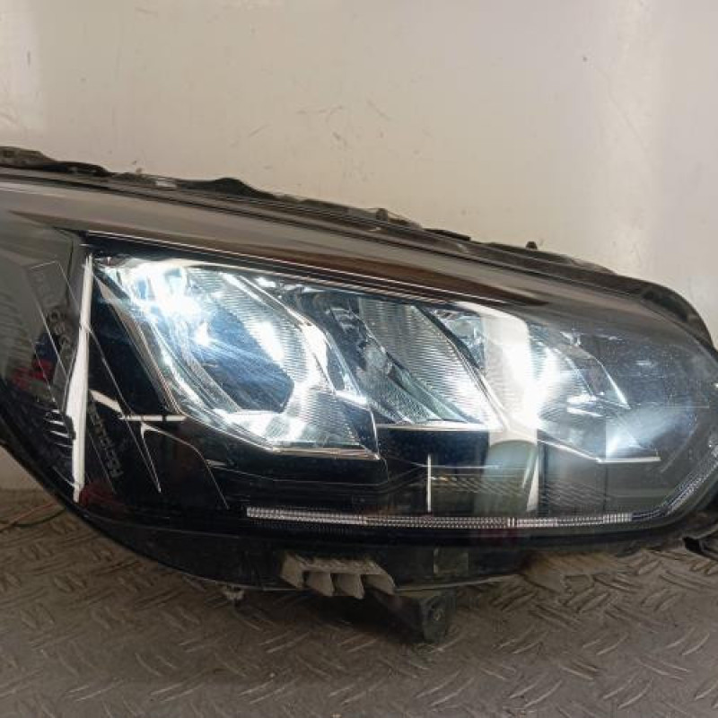 Optique avant principal droit (feux)(phare) PEUGEOT 2008 2