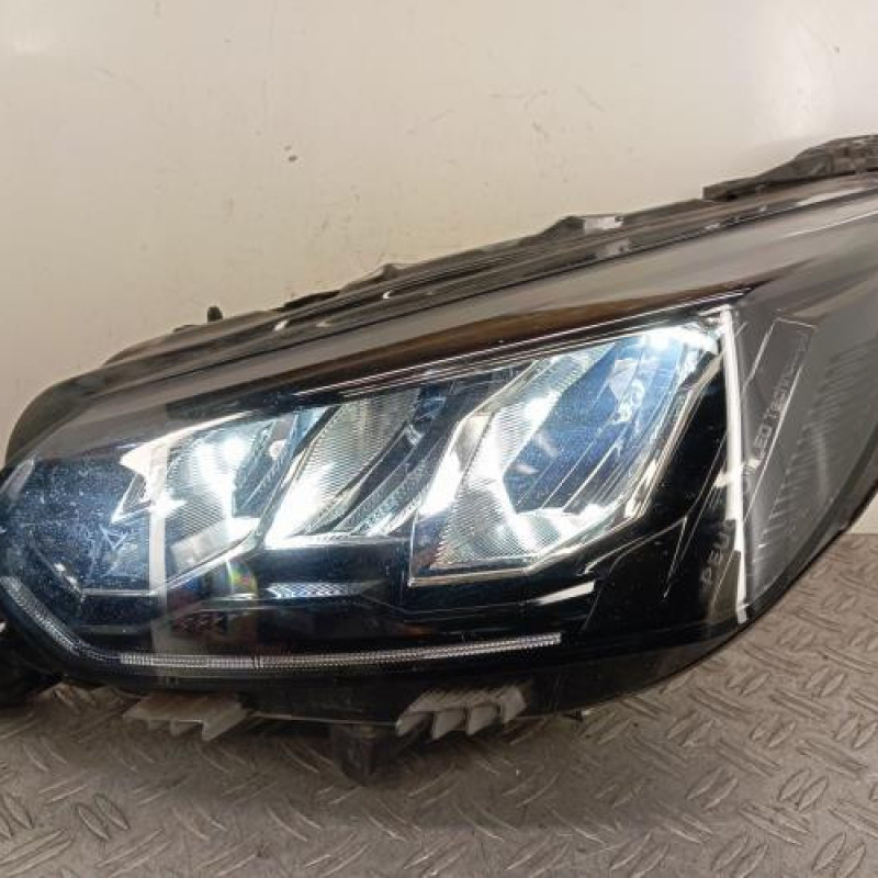 Optique avant principal gauche (feux)(phare) PEUGEOT 2008 2