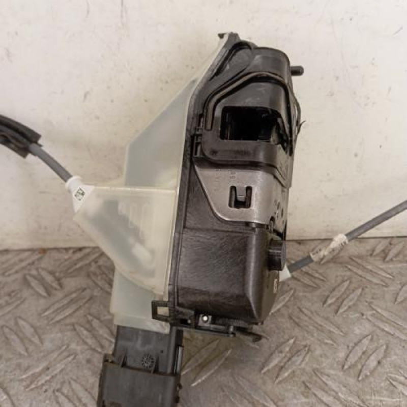 Serrure avant droit PEUGEOT 2008 2
