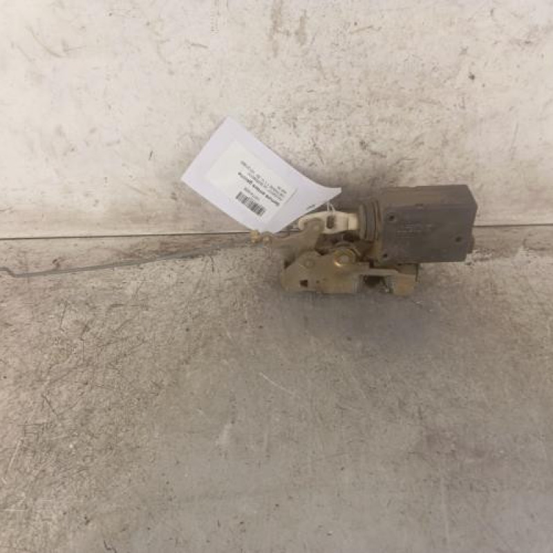 Serrure arriere gauche PEUGEOT 106 Serrure arriere gauche PEUGEOT 106