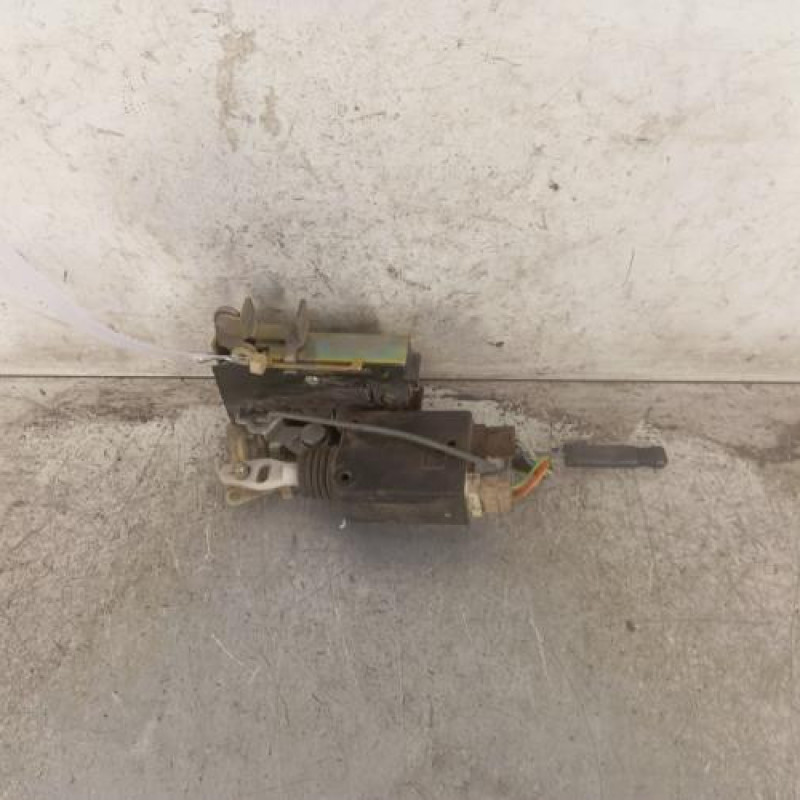Serrure avant gauche PEUGEOT 106 Serrure avant gauche PEUGEOT 106