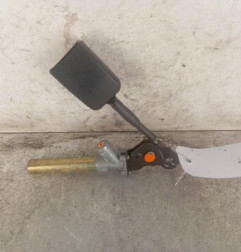 Attache ceinture avant droit PEUGEOT 106