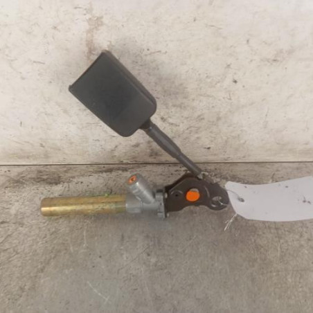 Attache ceinture avant droit PEUGEOT 106