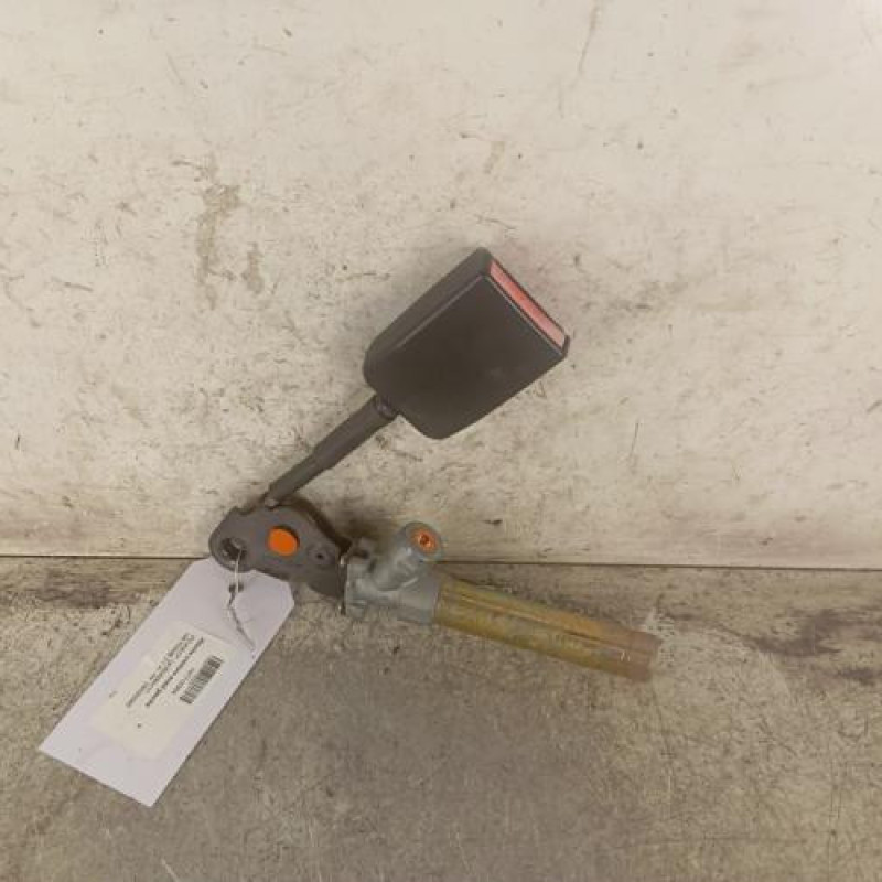 Attache ceinture avant gauche PEUGEOT 106