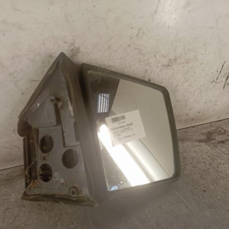 Retroviseur droit RENAULT TRAFIC 1