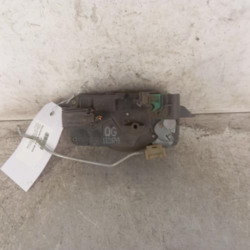 Serrure avant droit OPEL ASTRA H Serrure avant droit OPEL ASTRA H