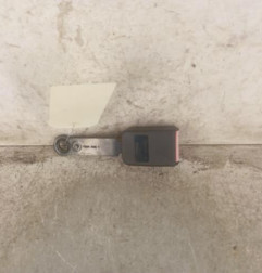 Attache ceinture avant droit PEUGEOT 206