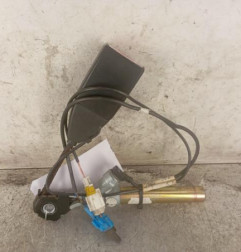 Attache ceinture avant gauche RENAULT CLIO 2