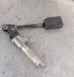 Attache ceinture avant gauche PEUGEOT 306 Photo n°1