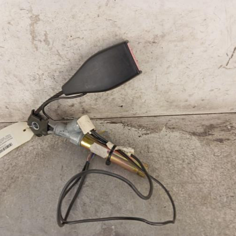 Attache ceinture avant gauche RENAULT CLIO 2