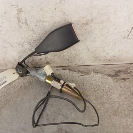 Attache ceinture avant gauche RENAULT CLIO 2 Photo n°1