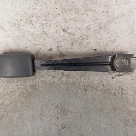 Attache ceinture avant gauche TOYOTA YARIS 1