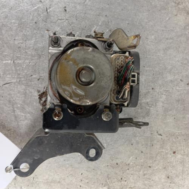 Bloc ABS (freins anti-blocage) TOYOTA YARIS 1 Bloc ABS (freins anti-blocage) TOYOTA YARIS 1