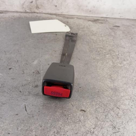 Attache ceinture avant gauche TOYOTA YARIS 1