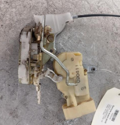 Serrure avant droit TOYOTA YARIS 1