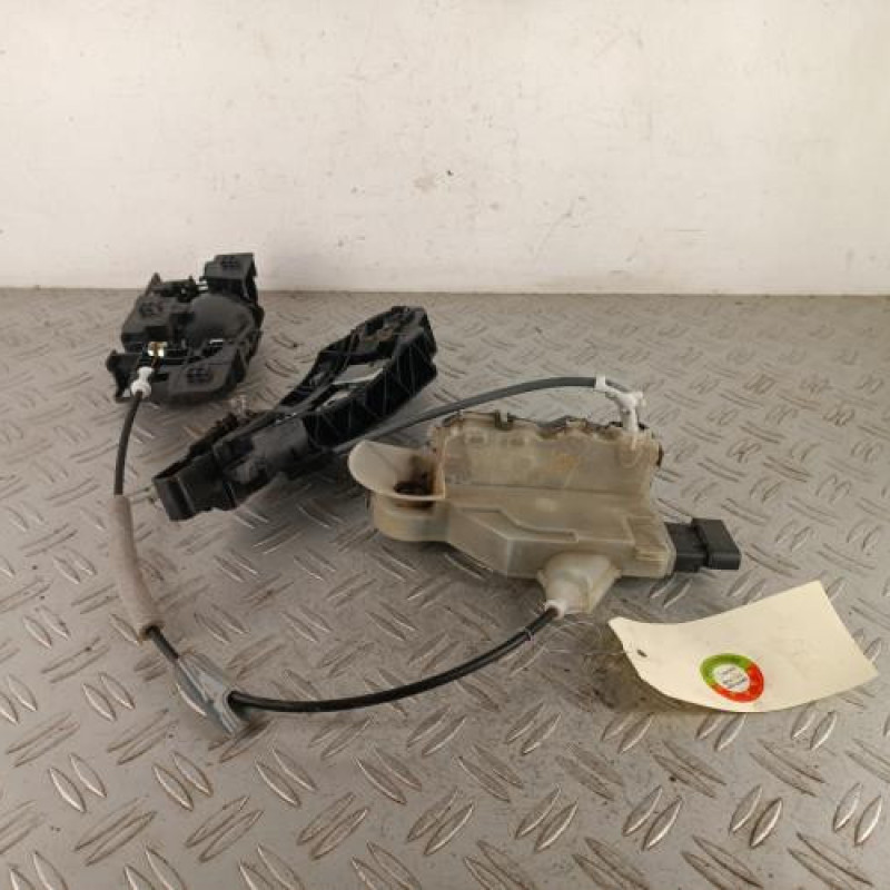 Serrure avant gauche CITROEN C3 3 Serrure avant gauche CITROEN C3 3