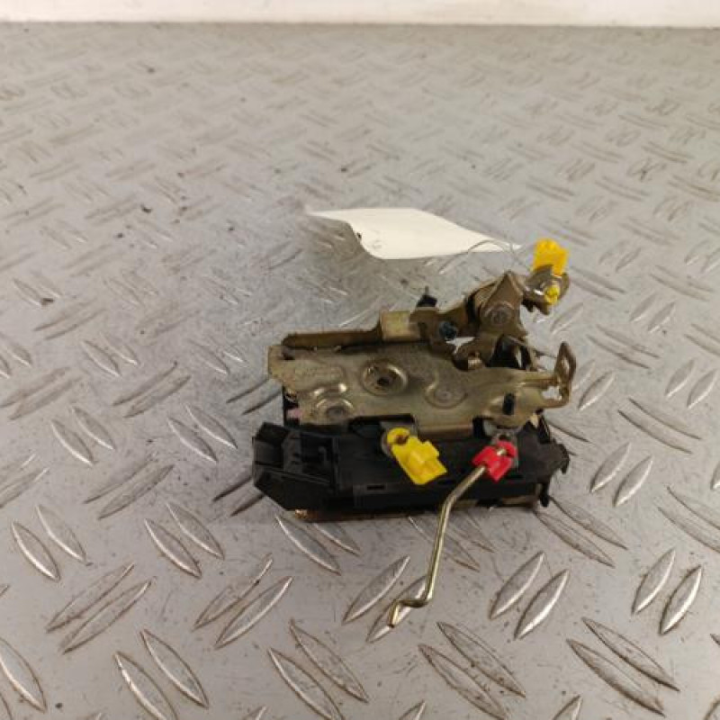 Serrure avant gauche RENAULT R19 Serrure avant gauche RENAULT R19
