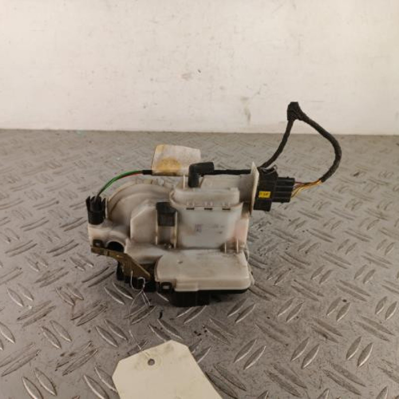Serrure avant droit VOLKSWAGEN GOLF 3