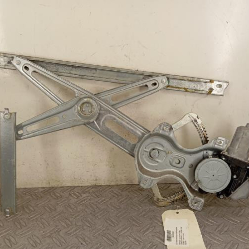 Leve vitre electrique avant gauche TOYOTA YARIS 3