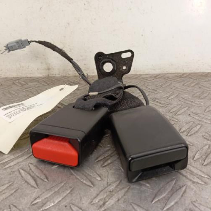 Attache ceinture arriere gauche RENAULT CLIO 4