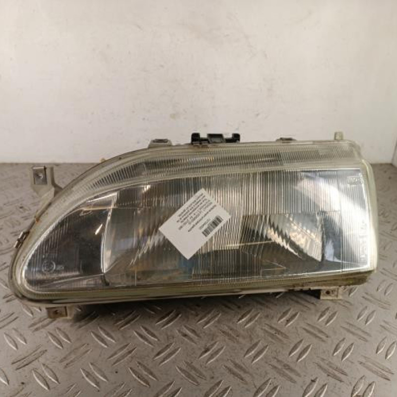 Optique avant principal gauche (feux)(phare) RENAULT R19