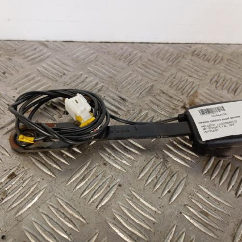 Attache ceinture avant gauche PEUGEOT 407