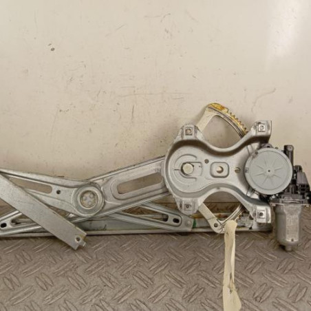 Leve vitre electrique avant droit TOYOTA YARIS 3 Photo n°1