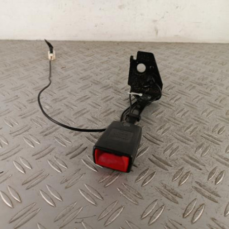 Attache ceinture arriere gauche PEUGEOT 3008 1