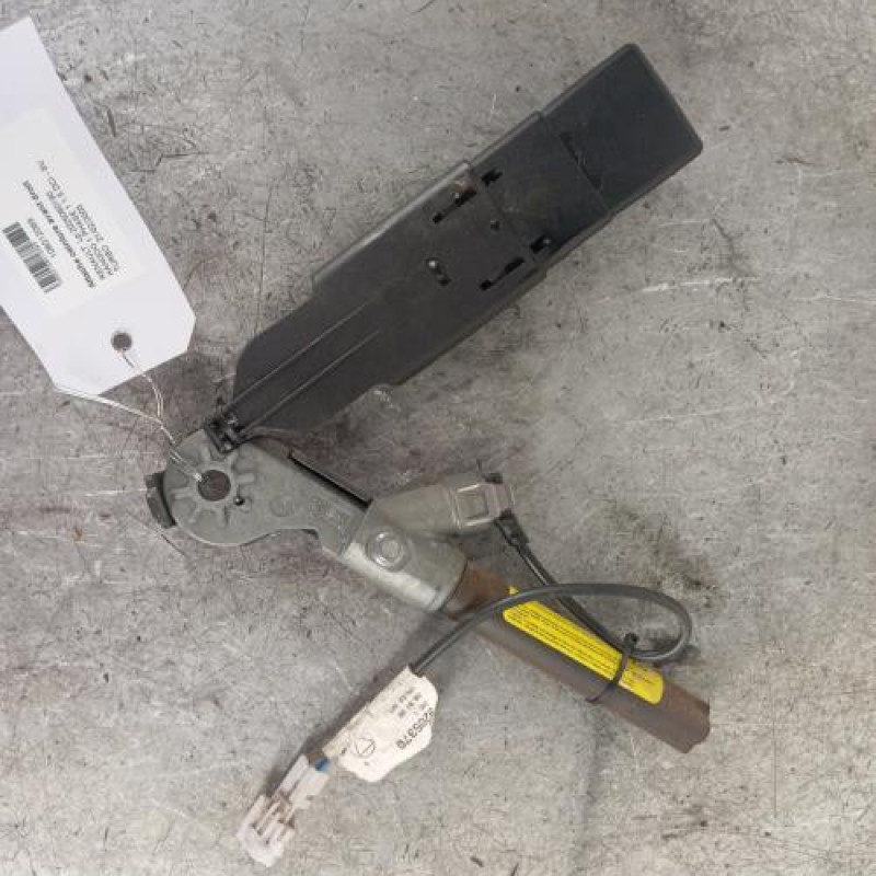 Attache ceinture avant droit RENAULT KANGOO 1