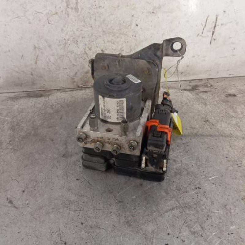 Bloc ABS (freins anti-blocage) TOYOTA YARIS 2