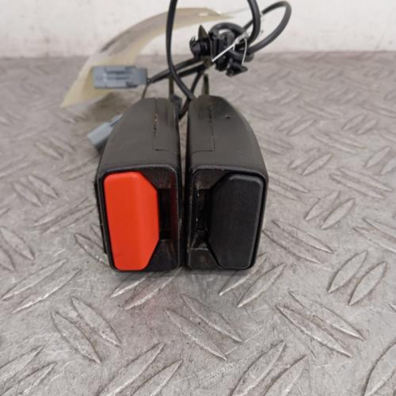 Attache ceinture arriere droit RENAULT GRAND SCENIC 4