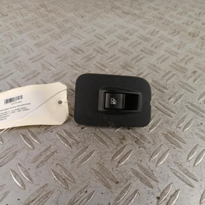 Interrupteur de leve vitre avant droit PEUGEOT BIPPER