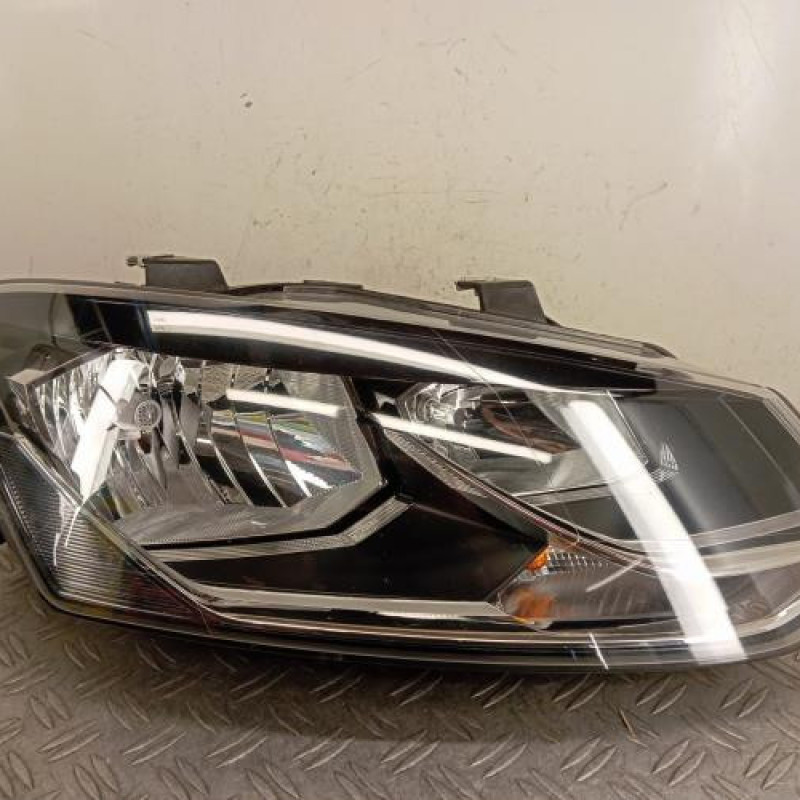 Optique avant principal droit (feux)(phare) VOLKSWAGEN POLO 5