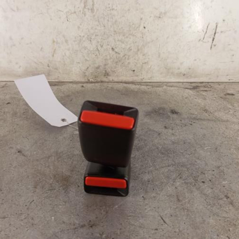 Attache ceinture arriere droit PEUGEOT 2008 1