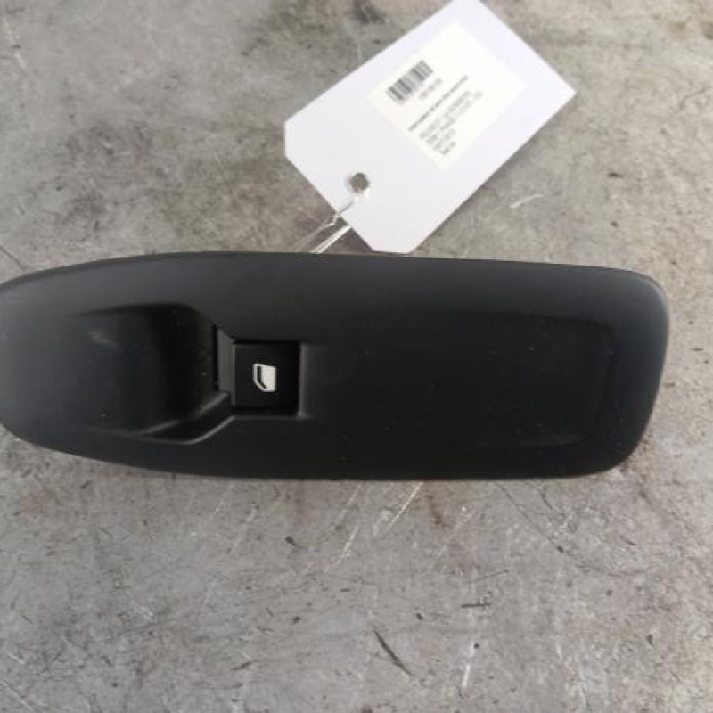 Interrupteur de leve vitre avant droit PEUGEOT 2008 1