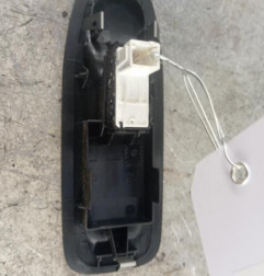 Interrupteur de leve vitre avant droit PEUGEOT 2008 1