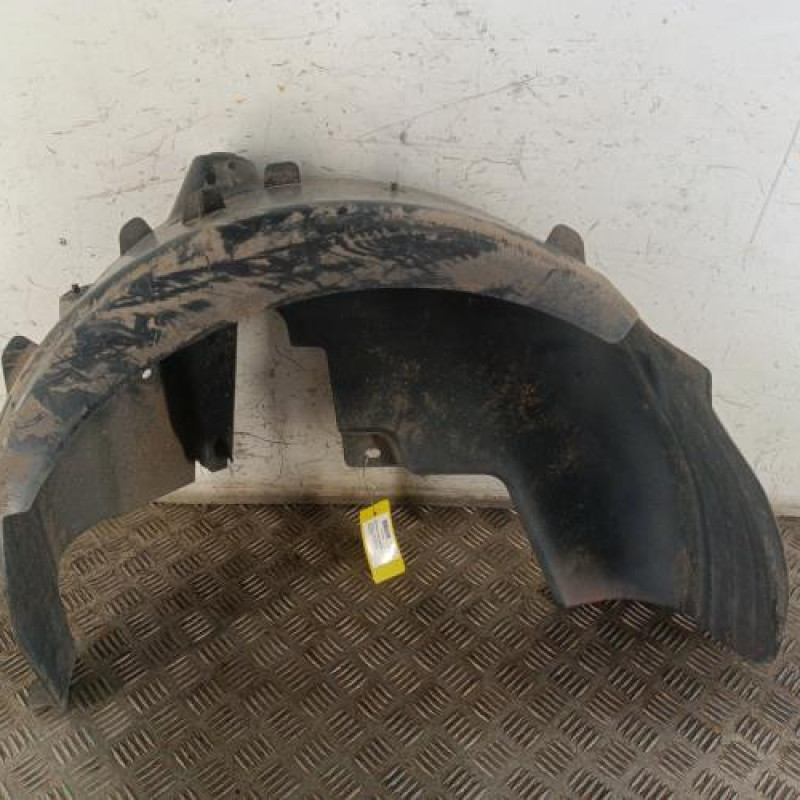 Pare boue arriere gauche PEUGEOT 208 1