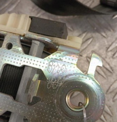 Ceinture avant gauche RENAULT TWINGO 2 Photo n°4