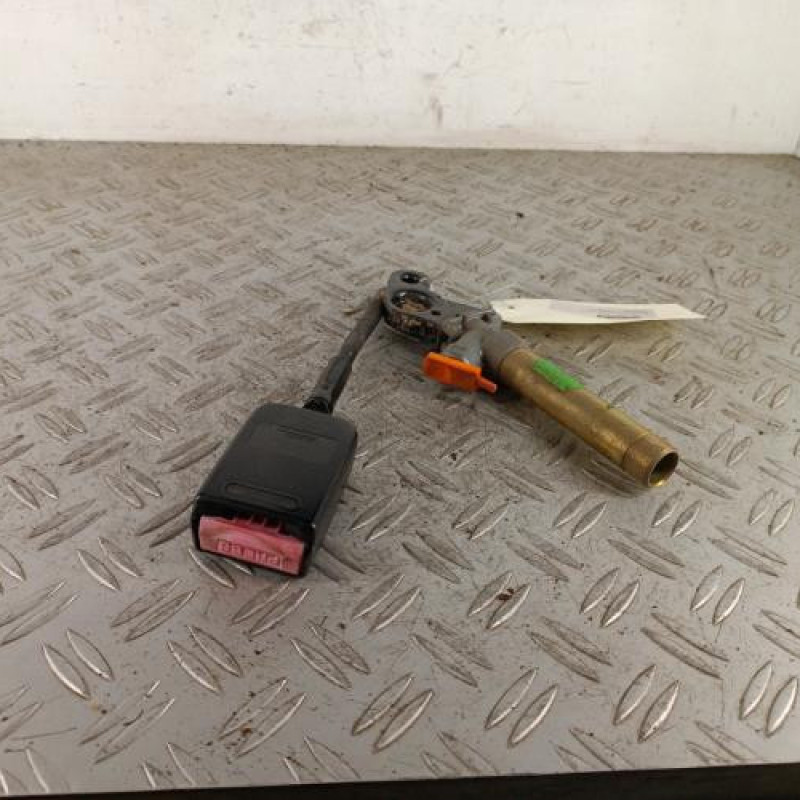Attache ceinture avant gauche PEUGEOT 306