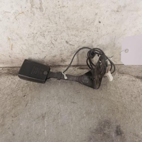 Attache ceinture arriere gauche PEUGEOT 3008 1